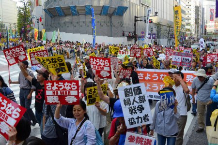 Téléchargez les photos : "JAPON - TOKYO - Manifestation pour le droit de la sécurité - en image libre de droit