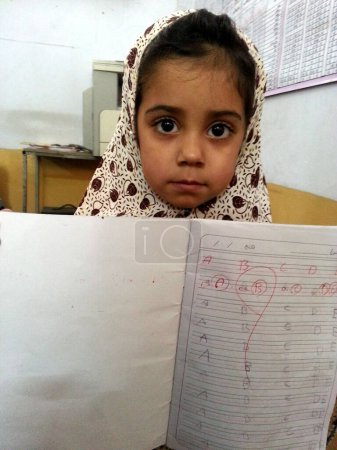 Téléchargez les photos : AFGHANISTAN, Kandahar : Des dizaines de milliers d'enfants à Kandahar ne vont pas à l'école, en raison d'une pénurie d'enseignants et de bâtiments scolaires, du coût de la scolarité et des croyances culturelles autour de l'éducation des filles. - en image libre de droit