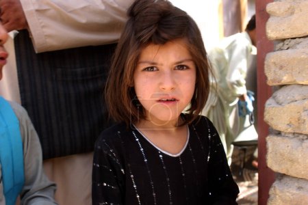 Foto de AFGANISTÁN, Kandahar: Decenas de miles de niños en Kandahar no asisten a la escuela, debido a la escasez de maestros y edificios escolares, el costo de la educación y las creencias culturales en torno a la educación para las niñas.. - Imagen libre de derechos