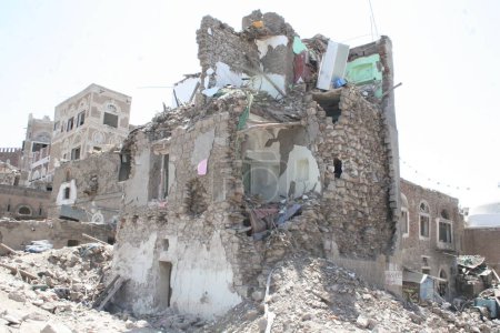 Téléchargez les photos : Yémen, sanaa saudi, conséquences des frappes aériennes - en image libre de droit