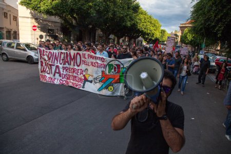Téléchargez les photos : ITALIE, Palerme : Des affrontements éclatent à Palerme, en Italie - en image libre de droit