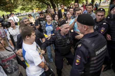 Téléchargez les photos : FÉDÉRATION DE RUSSIE, Moscou : Une vingtaine de personnes ont participé à une marche anti-guerre non autorisée dans le centre de Moscou le 27 septembre 2015. - en image libre de droit