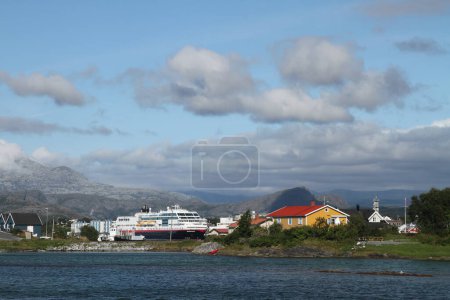 Téléchargez les photos : Vue panoramique sur le magnifique port - en image libre de droit