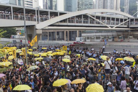 Téléchargez les photos : Hong kong, Amirauté : Des militants pro-démocratie se sont rassemblés dans les rues de l'Amirauté, à Hong Kong, le 28 septembre 2015 - en image libre de droit
