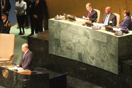 Téléchargez les photos : ÉTATS-UNIS, New York : Le président russe Vladimir Poutine s'adresse à l'Assemblée générale des Nations Unies à New York le 28 septembre 2015. - en image libre de droit