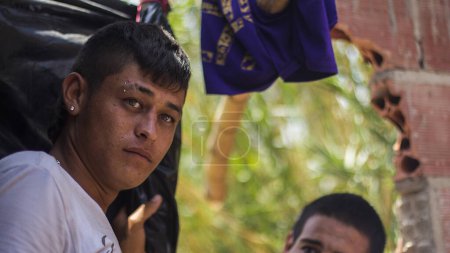 Foto de COLOMBIA, La Parada: Deportado de Venezuela hace más de un mes, un colombiano, el 26 de septiembre de 2015, ahora vive en un refugio temporal en el área de La Parada, cerca de Cucuta, Colombia. - Imagen libre de derechos