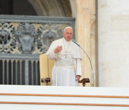 Téléchargez les photos : VATICAN. POPE ET AUDIENCE DANS LA VILLE - en image libre de droit