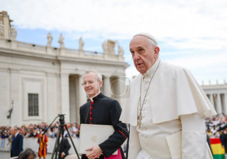 Téléchargez les photos : VATICAN. POPE ET AUDIENCE DANS LA VILLE - en image libre de droit