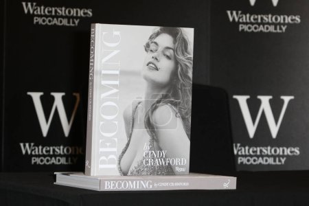 Foto de "Reino Unido, Cindy Crawford presenta su libro Becoming By Cindy Crawford - Imagen libre de derechos