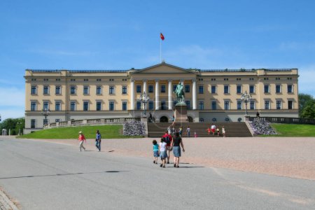 Téléchargez les photos : Belle vue sur le Palais Royal d'Oslo - en image libre de droit