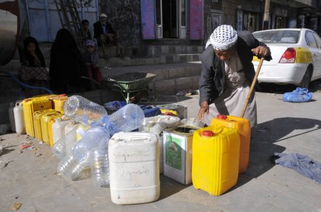 Téléchargez les photos : Yémen. SANAA. CRISE DE L'EAU. PAUVRETÉ - en image libre de droit