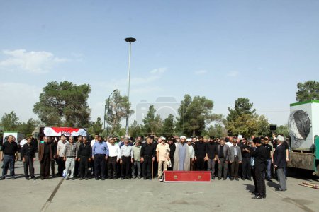Téléchargez les photos : IRAN, Téhéran : cimetière Behesht-e Zahra le 4 octobre 2015 pour commémorer la tragédie de Mena. Au total, 465 pèlerins iraniens ont perdu la vie dans la grande débandade de personnes lors des rituels du Hadj le 24 septembre 2015.. - en image libre de droit
