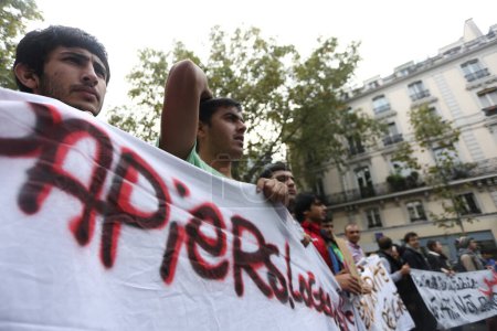 Foto de PARÍS FRANCIA - Manifestación de manifestantes contra los refugiados - Imagen libre de derechos
