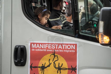 Téléchargez les photos : France, Paris : Une manifestation de solidarité avec les réfugiés et les migrants a eu lieu le 4 septembre 2015 à Paris - en image libre de droit