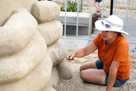 Téléchargez les photos : Sculpture en sable réalisée par l'artiste - en image libre de droit