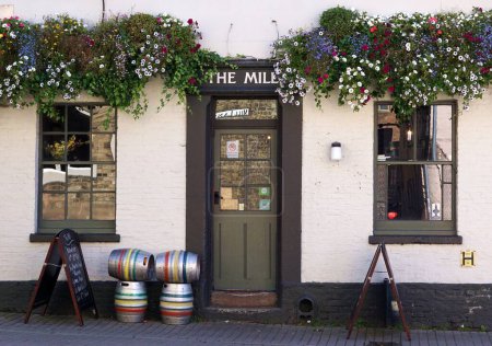 Téléchargez les photos : The Mill Pub, Cambridge, Angleterre - en image libre de droit