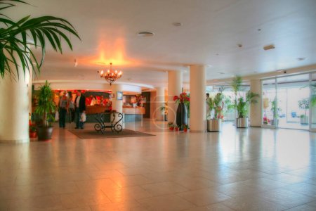 Téléchargez les photos : Lanzarote hôtel vue intérieure - en image libre de droit
