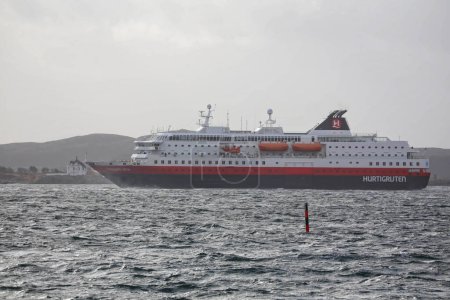Foto de Barco Hurtigruten MS Richard With atracado en Trondheim, Noruega - Imagen libre de derechos