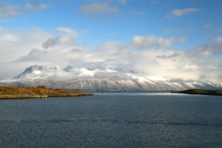 Téléchargez les photos : Plan panoramique de beau paysage montagneux - en image libre de droit