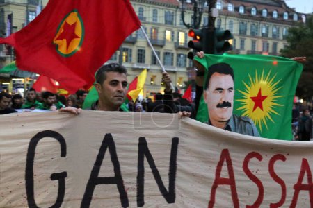 Téléchargez les photos : ITALIE - ANKARA BOMBING - Rassemblement de solidarité en Turquie - en image libre de droit