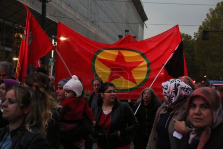 Téléchargez les photos : ITALIE - ANKARA BOMBING - Rassemblement de solidarité en Turquie - en image libre de droit