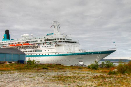 Téléchargez les photos : Albatros grand navire au bord de la mer - en image libre de droit