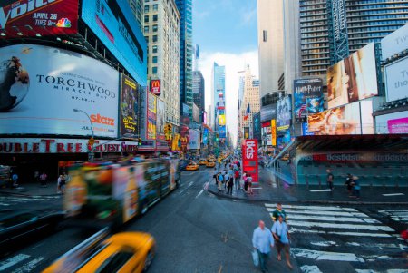 Téléchargez les photos : Trafic quotidien achalandé à Manhattan, USA - en image libre de droit