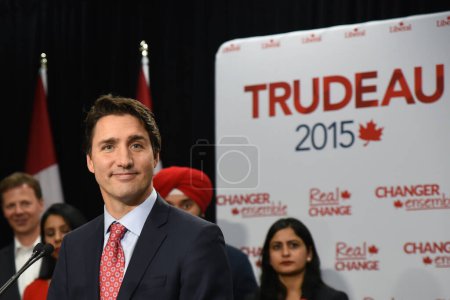 Foto de CANADÁ, Brampton: El líder liberal Justin Trudeau asistió a un mitin electoral en la ciudad de Brampton, cerca de Toronto, Canadá, el 4 de octubre de 2015. - Imagen libre de derechos