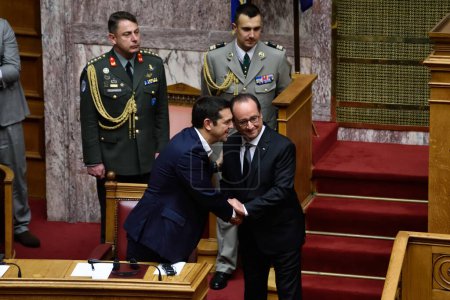 Téléchargez les photos : GRÈCE, Athènes : Le président français François Hollande prononce un discours lors de la session plénière du Parlement grec, le deuxième jour de sa visite à Athènes, le 23 octobre 2015. - en image libre de droit