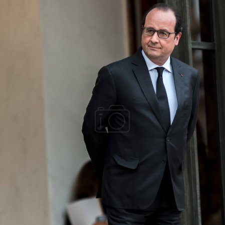 Foto de FRANCIA, París: El presidente francés Francois Hollande en el palacio del Elíseo, en París, donde tiene lugar una cumbre digital Francia-Alemania, el 27 de octubre de 2015. - Imagen libre de derechos