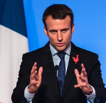 Foto de FRANCIA, París: El ministro de Economía francés, Emmanuel Macron, pronuncia un discurso en el palacio Elíseo, en París, durante una cumbre digital Francia-Alemania, el 27 de octubre de 2015. - Imagen libre de derechos