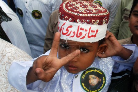 Téléchargez les photos : PAKISTAN - RELIGION - Rassemblement contre la peine de mort de QADRI - en image libre de droit