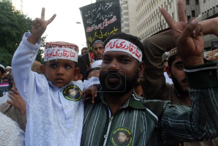 Téléchargez les photos : PAKISTAN - RELIGION - Rassemblement contre la peine de mort de QADRI - en image libre de droit