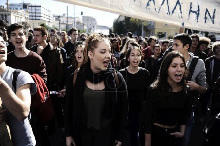 Foto de Grecia: Los estudiantes claman en contra de los recortes educativos en Atenas - Imagen libre de derechos
