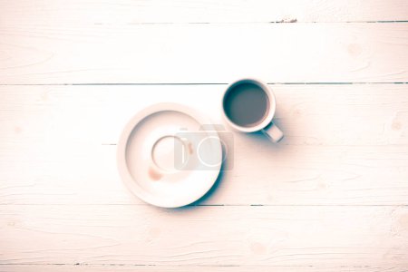 Téléchargez les photos : Tache tasse de café sur papier vintage - en image libre de droit
