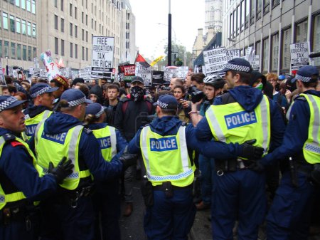 Téléchargez les photos : LONDRES - POLICE - CLASSE DES PROTESTS - PROTECTION DES DROITS - en image libre de droit
