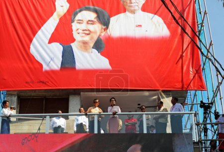 Téléchargez les photos : MYANMAR - ELECTIONS - AUNG SAN SUU KYI - en image libre de droit