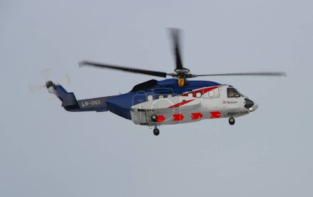 Téléchargez les photos : Vue du concept d'hélicoptère, de vol et de transport - en image libre de droit