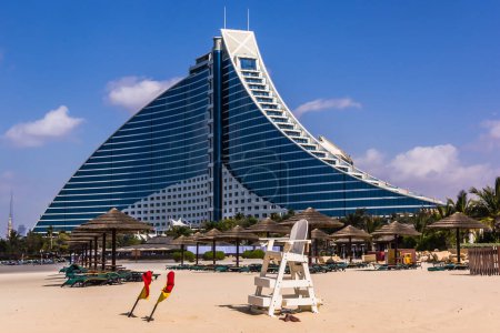 Foto de Jumeirah Beach Hotel y playa de arena - Imagen libre de derechos