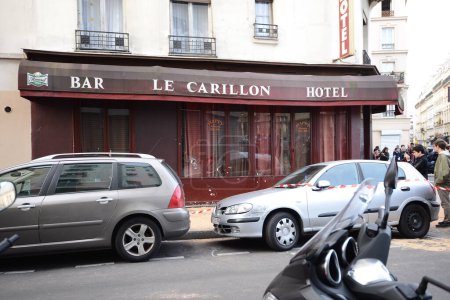 Foto de FRANCIA, París: Le Carillon, el popular París ubicado en la rue Bichat, bar donde murieron 15 personas durante los ataques terroristas en noviembre, vuelve a abrir sus puertas el 13 de enero de 2016, dos meses después de los ataques. - Imagen libre de derechos