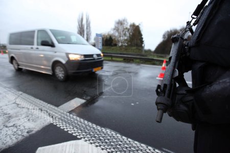 Téléchargez les photos : Attentat terroriste à Paris France - en image libre de droit
