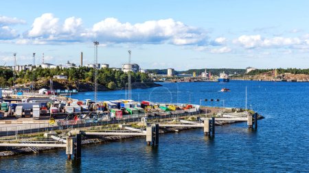 Téléchargez les photos : Le port de Nynashamn - en image libre de droit