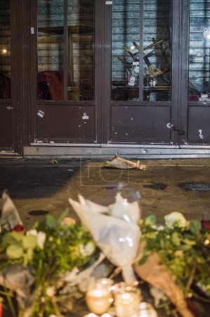 Téléchargez les photos : FRANCE PARIS - Hommages aux victimes d'une attaque terroriste - en image libre de droit
