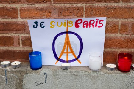 Téléchargez les photos : TOULOUSE FRANCE - Paris attaque hommage - en image libre de droit