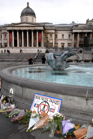 Foto de LONDRES ENGLAND. París ataque homenaje - Imagen libre de derechos