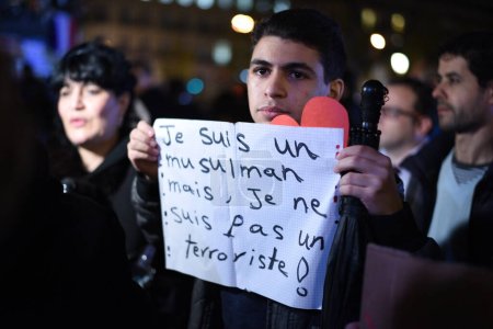Téléchargez les photos : FRANCE-TRIBUTE-PARIS ATTAQUES - en image libre de droit