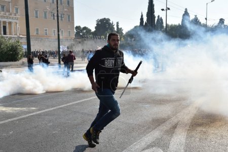 Téléchargez les photos : GRÈCE ATHÈNES - Manifestation contre le sauvetage de l'Union européenne - en image libre de droit