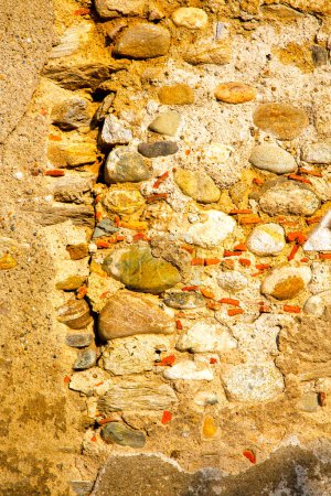 Foto de Viejo muro de hormigón iglesia, milan en italia - Imagen libre de derechos