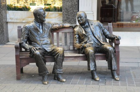 Téléchargez les photos : Statue de Churchill et Roosevelt - en image libre de droit