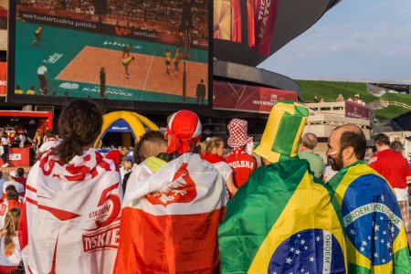 Foto de Polish and Brazilian fans watch Brazil vs France match on the screen in the fanzone at Spodek Arena in Katowice during FIVB Volleyball Men's World Championship Poland 2014. - Imagen libre de derechos